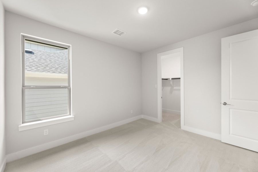 Spacious, unfurnished interior of a new home in Painted Tree, McKinney (Image 10).