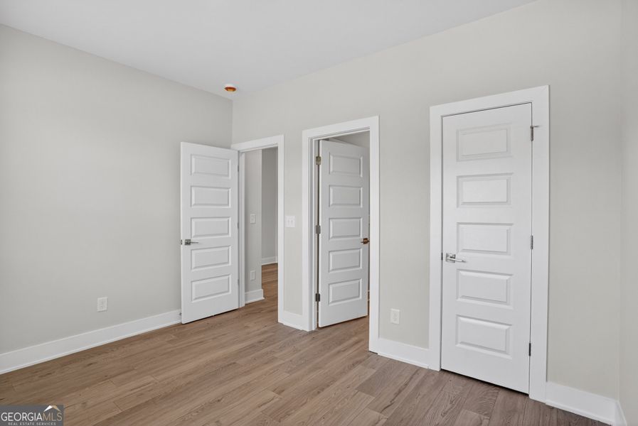 Spacious, unfurnished interior of a new home in The Fairways at Mirror Lake, Villa Rica (Image 15).