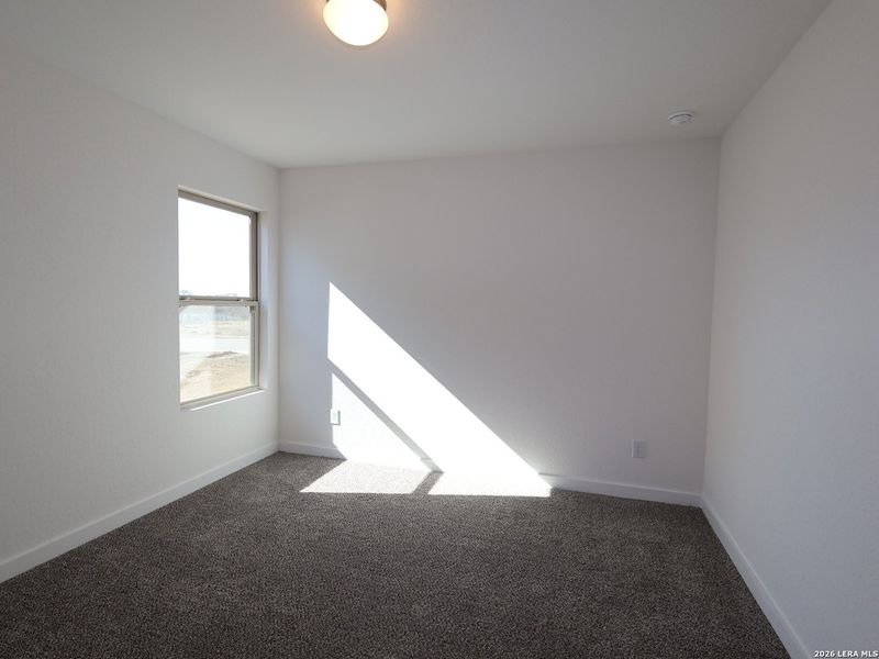 Spacious, unfurnished interior of a new home in Cinco Lakes, San Antonio (Image 15).