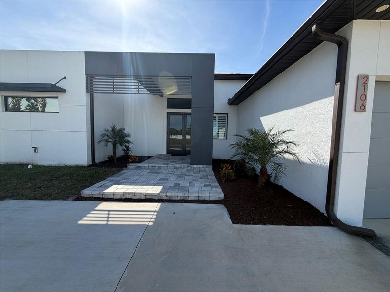 Exterior details and patio area of a home in , Cape Coral (Image 21).