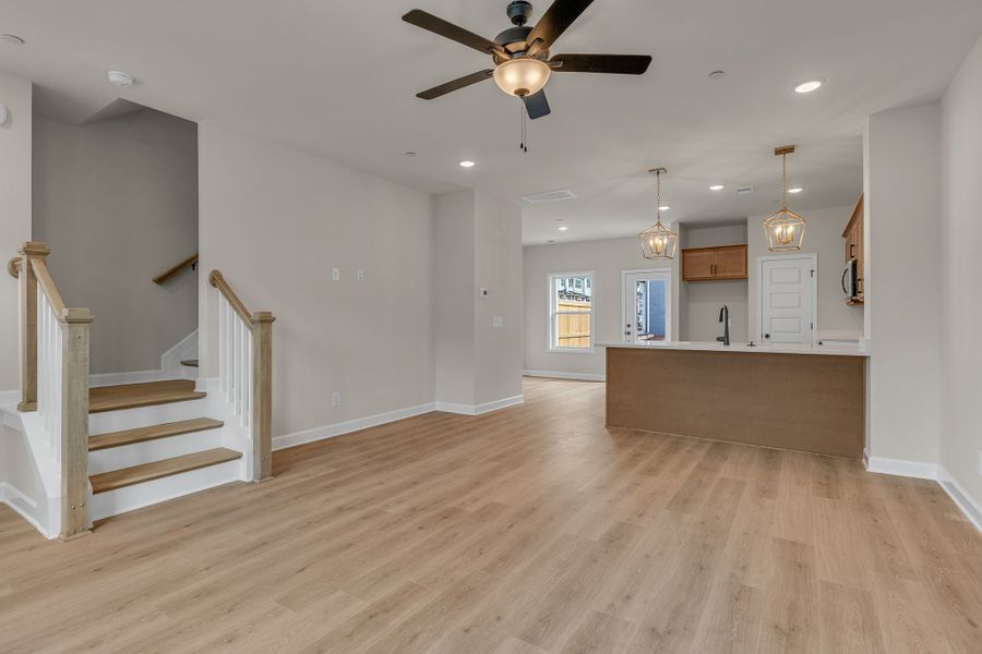 Spacious, unfurnished interior of a new home in Oxford Station, Gallatin (Image 13).