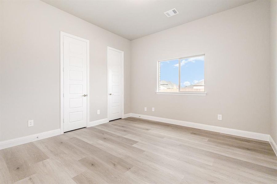 Spacious, unfurnished interior of a new home in Ten Mile Creek Estates, DeSoto (Image 19).