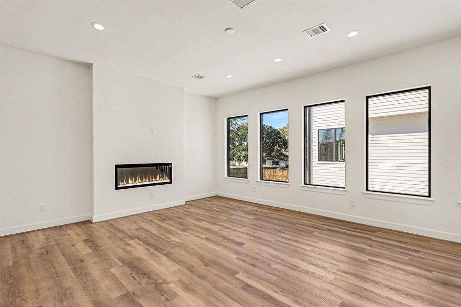 Spacious, unfurnished interior of a new home in , Houston (Image 19).