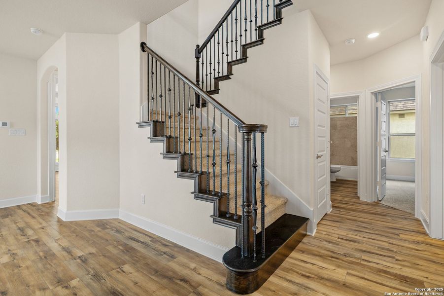 Spacious, unfurnished interior of a new home in Ventana, Bulverde (Image 24).