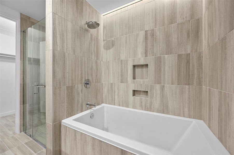 Full bathroom featuring tiled shower / bath combo Full bathroom featuring tiled shower / bath combo
