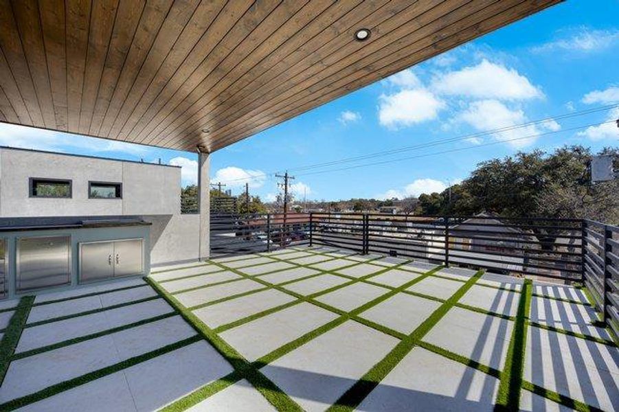 The 3rd floor deck offers morning sunrise, Hill Country sunsets and downtown Austin skyline views.