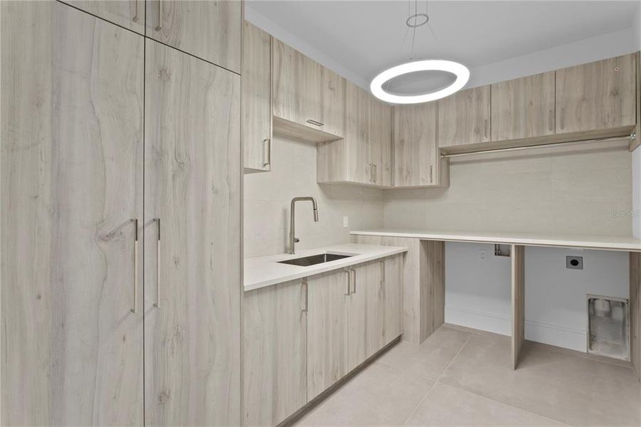 Furnished interior view inside a new home in Snell Isles, St. Petersburg (Image 40). Furnished interior view inside a new home in Snell Isles, St. Petersburg (Image 40).