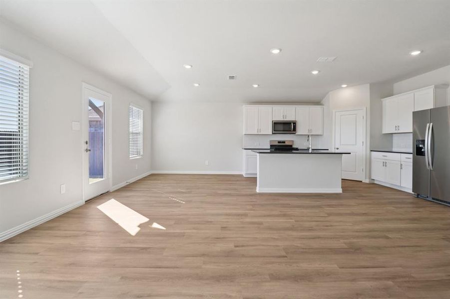 Spacious, unfurnished interior of a new home in River Ridge, Crandall (Image 21).