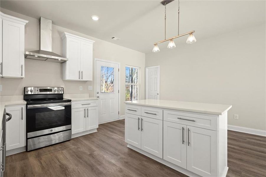 Furnished interior view inside a new home in , Gainesville (Image 9).