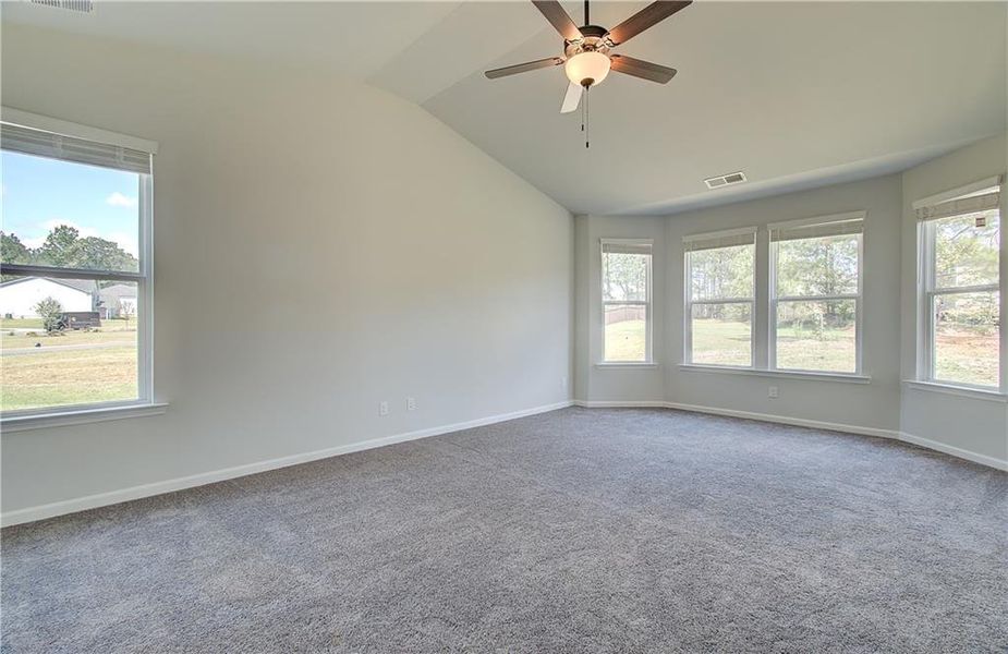 Spacious, unfurnished interior of a new home in Grandview at Millers Mill, Stockbridge (Image 9).