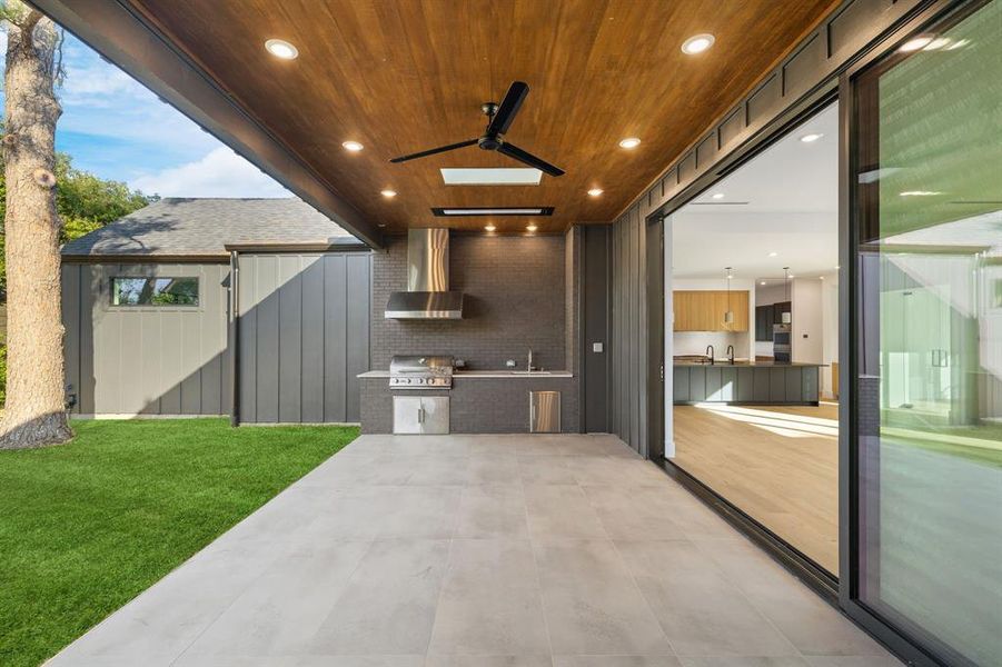 Exterior details and patio area of a home in , Farmers Branch (Image 27).