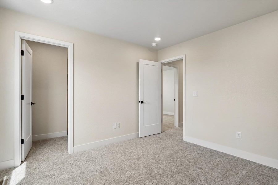 Spacious, unfurnished interior of a new home in Pony Park, Colorado Springs (Image 20).