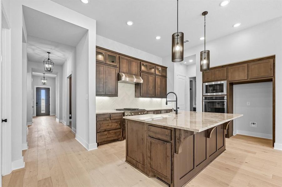 Furnished interior view inside a new home in Dove Hollow, Waxahachie (Image 5). Furnished interior view inside a new home in Dove Hollow, Waxahachie (Image 5).