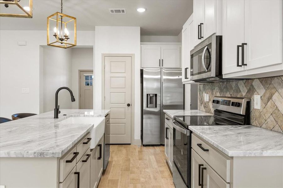 Furnished interior view inside a new home in Canyon Creek, Granbury (Image 14).