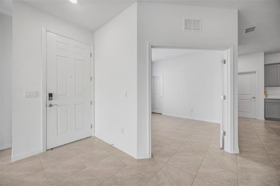 Spacious, unfurnished interior of a new home in Woodcreek, Wesley Chapel (Image 31).