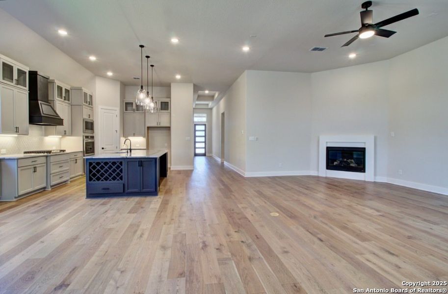 Spacious, unfurnished interior of a new home in Verandas at the Rim, San Antonio (Image 21). Spacious, unfurnished interior of a new home in Verandas at the Rim, San Antonio (Image 21).