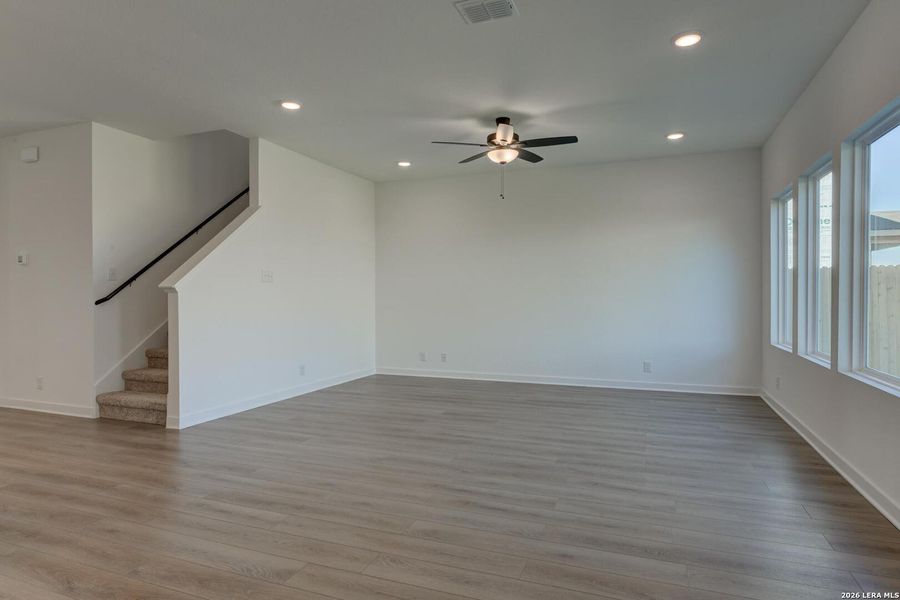 Spacious, unfurnished interior of a new home in Nopal Valley, San Antonio (Image 16).