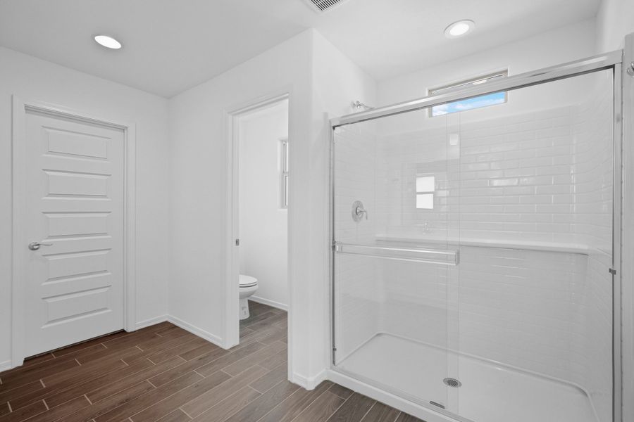 Spacious, unfurnished interior of a new home in Artisan at Asante, Surprise (Image 29).