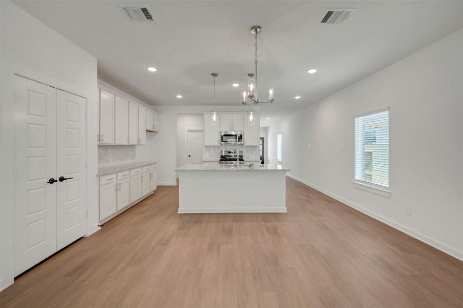 Spacious, unfurnished interior of a new home in Sorella, Tomball (Image 25).