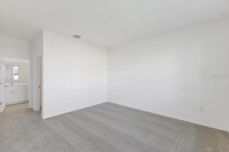 Spacious, unfurnished interior of a new home in Cypress Park Estates, Haines City (Image 5).