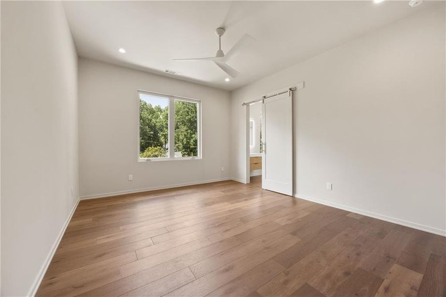 Spacious, unfurnished interior of a new home in , Sandy Springs (Image 22).