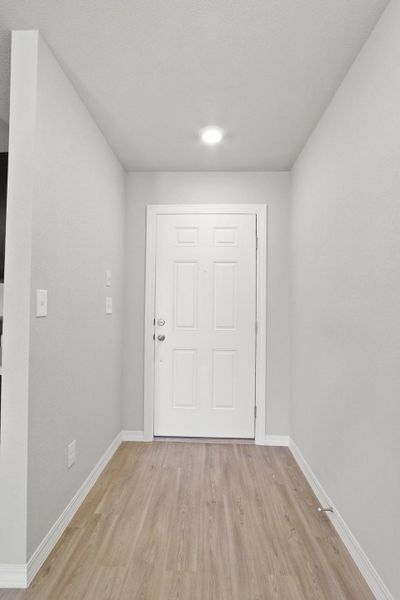 Spacious, unfurnished interior of a new home in Rancho Desierto Bello, Horizon City (Image 28).