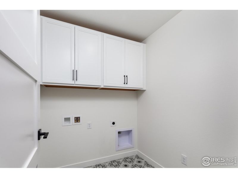 Spacious, unfurnished interior of a new home in Westerly, Erie (Image 25).
