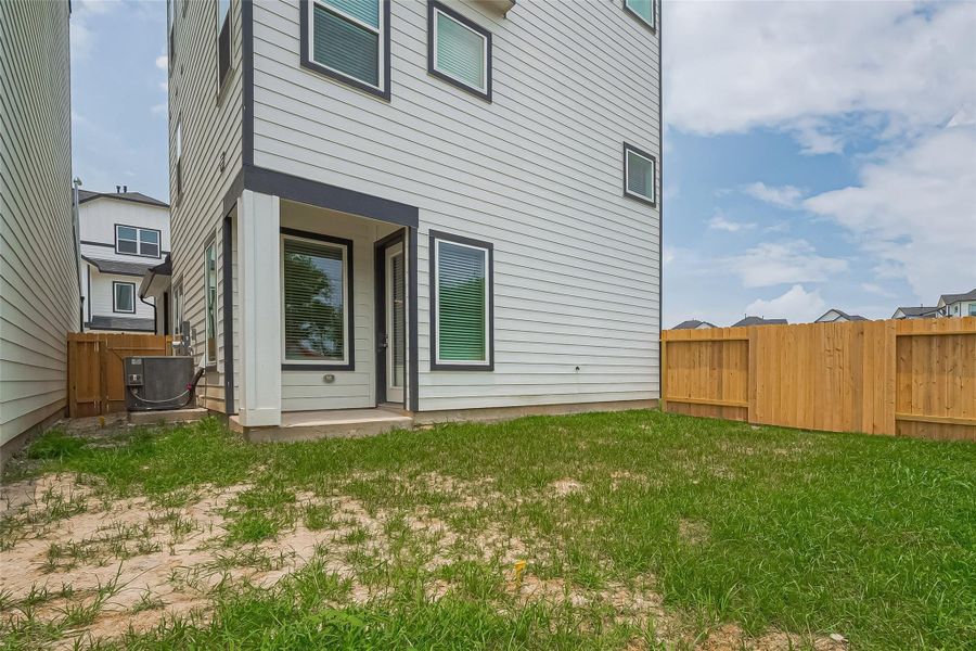 Front exterior of a new home in Regents Court, Houston, TX, highlighting curb appeal (Image 2).