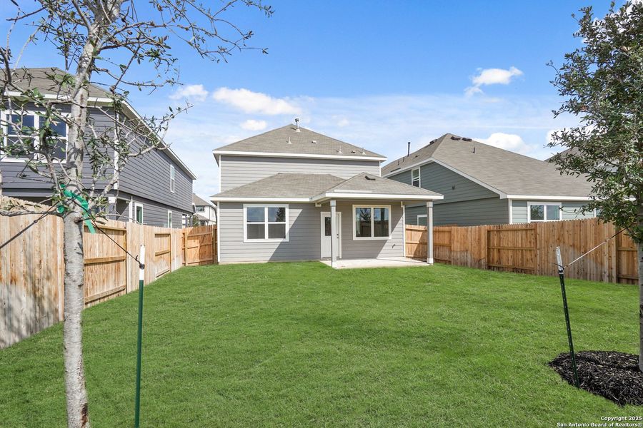 Exterior details and patio area of a home in Timber Creek, San Antonio (Image 27).