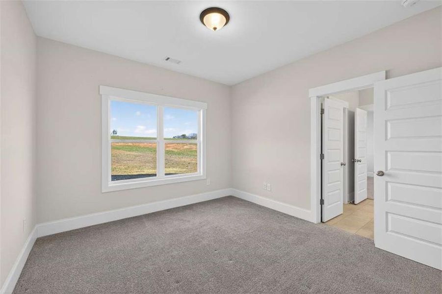 Spacious, unfurnished interior of a new home in , Comer (Image 54).