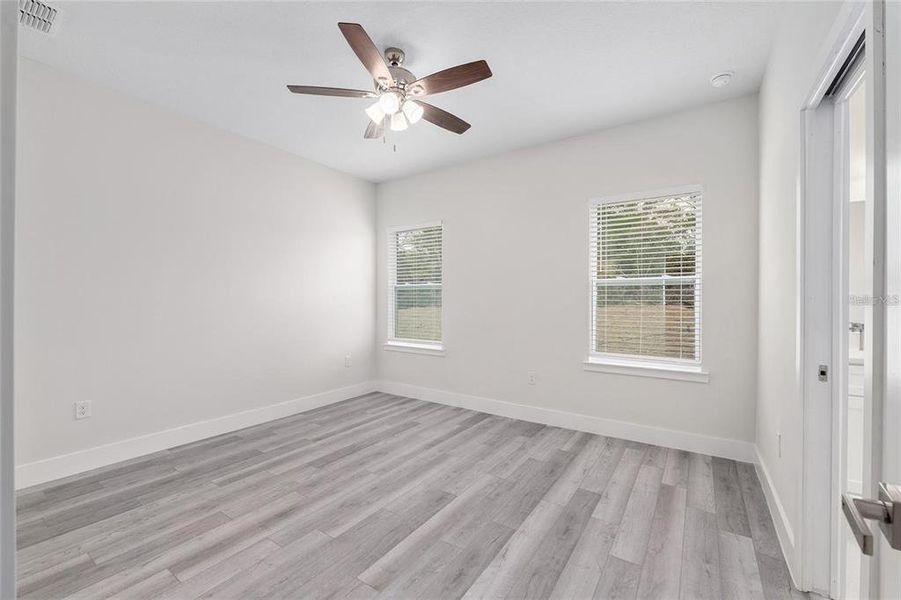 Spacious, unfurnished interior of a new home in , Ocala (Image 21).