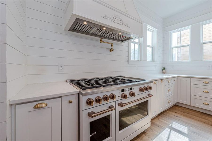 Furnished interior view inside a new home in , Waleska (Image 31).