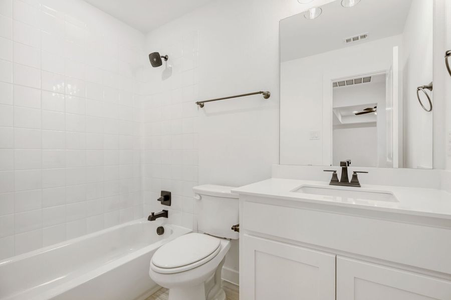 3112 Sir River - Full Bathroom