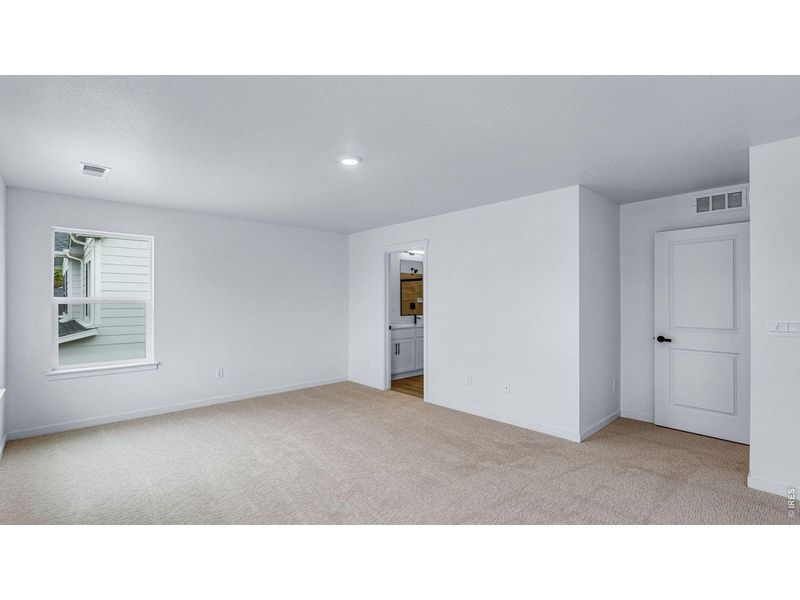 Spacious, unfurnished interior of a new home in Hansen Farm, Fort Collins (Image 29).