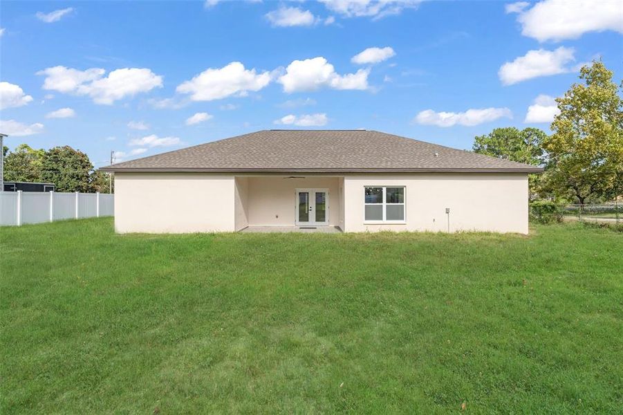 Exterior details and patio area of a home in , Weeki Wachee (Image 24).