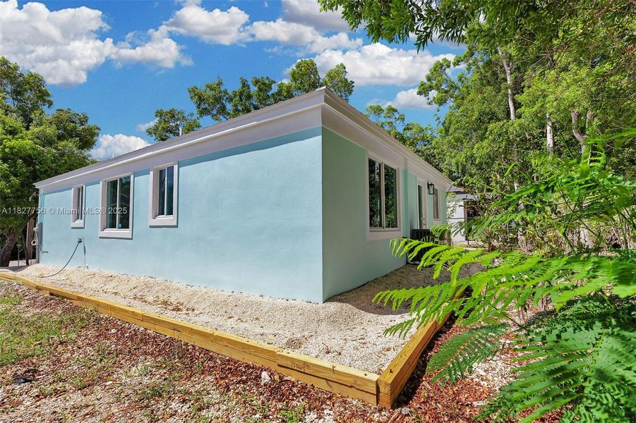 Exterior details and patio area of a home in , Key Largo (Image 28).