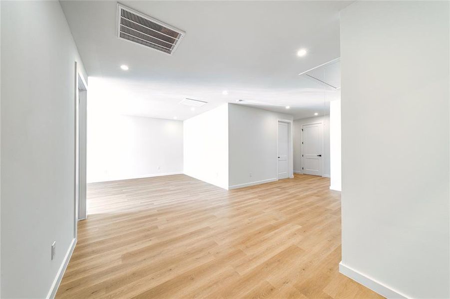 Spacious, unfurnished interior of a new home in , Dallas (Image 17).