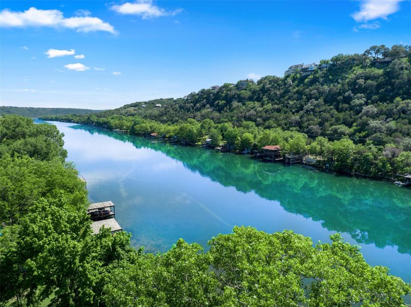 Walking distance to Lake Austin. Walking distance to Lake Austin.