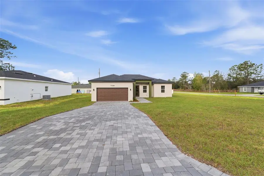 Exterior details and patio area of a home in , Ocala (Image 3).