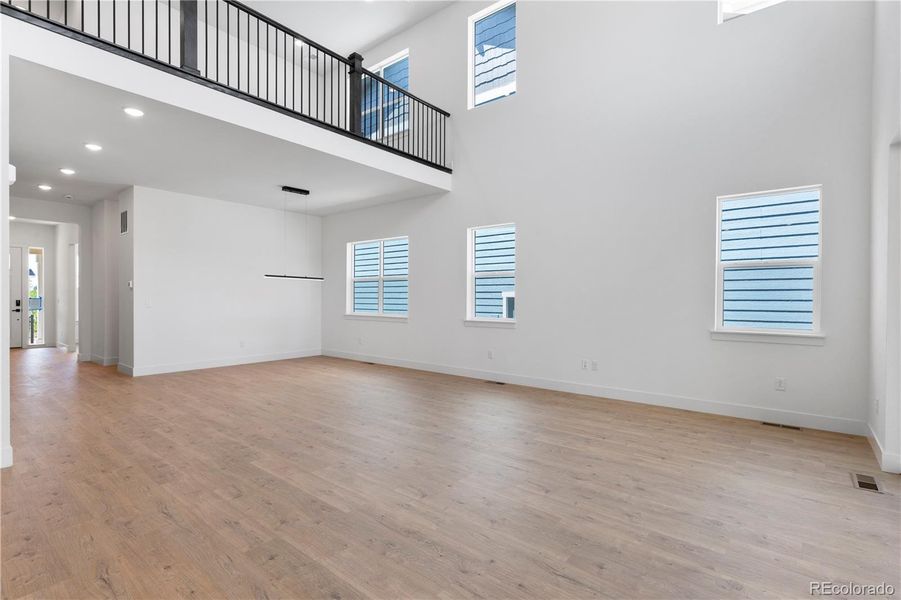 Spacious, unfurnished interior of a new home in Dillon Pointe - Journey, Broomfield (Image 16).