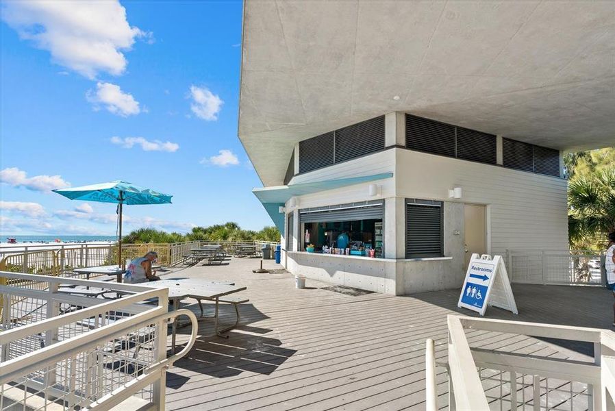 Condo located in Sarasota, FL showcasing its design and architecture (Image 2).