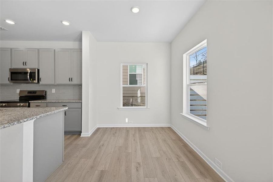 Spacious, unfurnished interior of a new home in Sanders Park, Austell (Image 32).