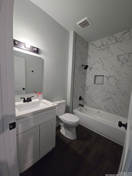 Furnished interior view inside a new home in , Blanco (Image 6).