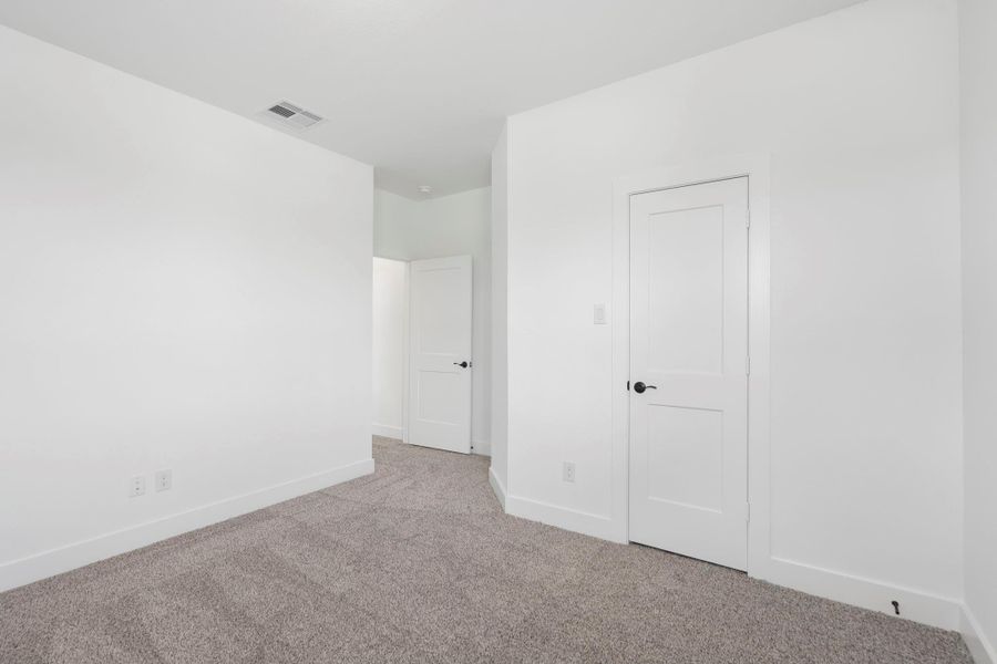 Spacious, unfurnished interior of a new home in Riceland, Mont Belvieu (Image 20).