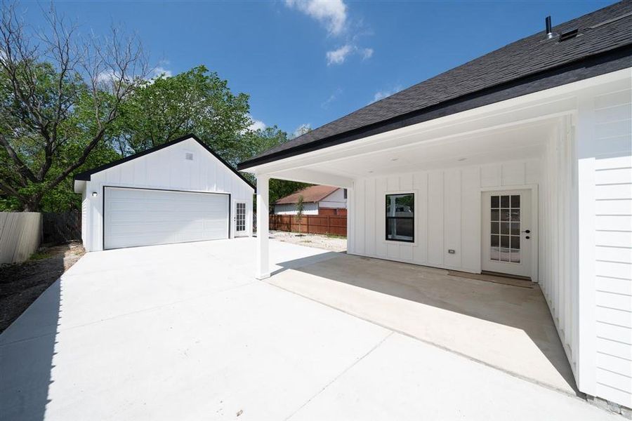 Exterior details and patio area of a home in , Dallas (Image 3).