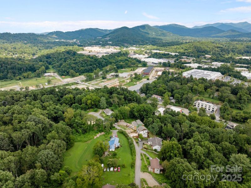Quiet dead end street close to amenities