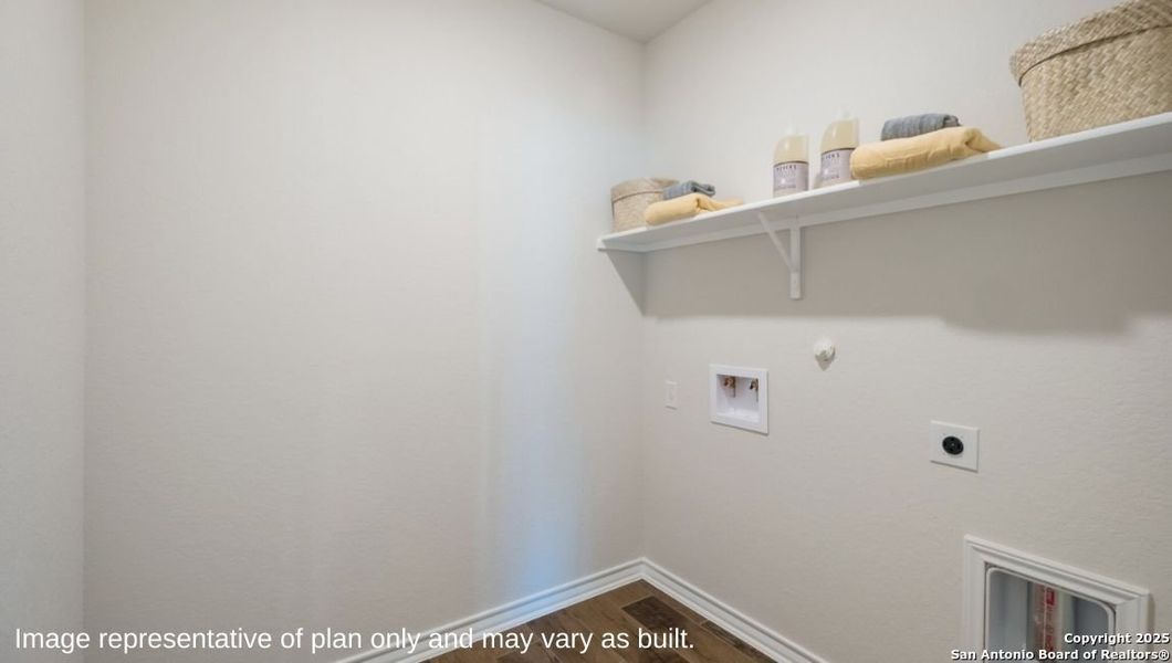 Spacious, unfurnished interior of a new home in Brookstone Creek, San Antonio (Image 18). Spacious, unfurnished interior of a new home in Brookstone Creek, San Antonio (Image 18).