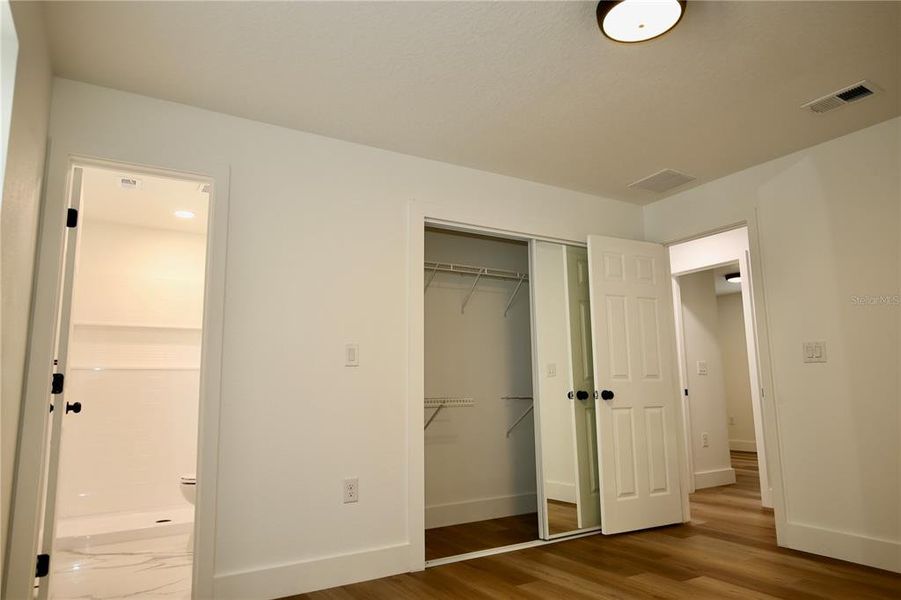 Spacious, unfurnished interior of a new home in , Orlando (Image 20).