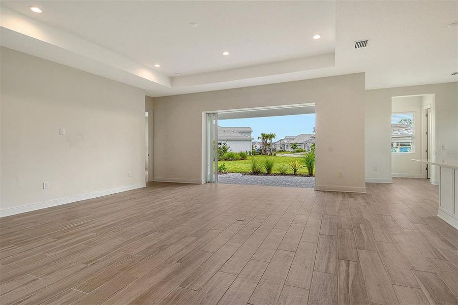 Spacious, unfurnished interior of a new home in , Venice (Image 45).