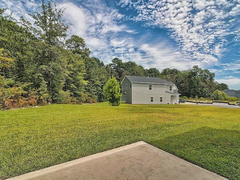 Exterior details and patio area of a home in Emanuel Creek, West Columbia (Image 3).